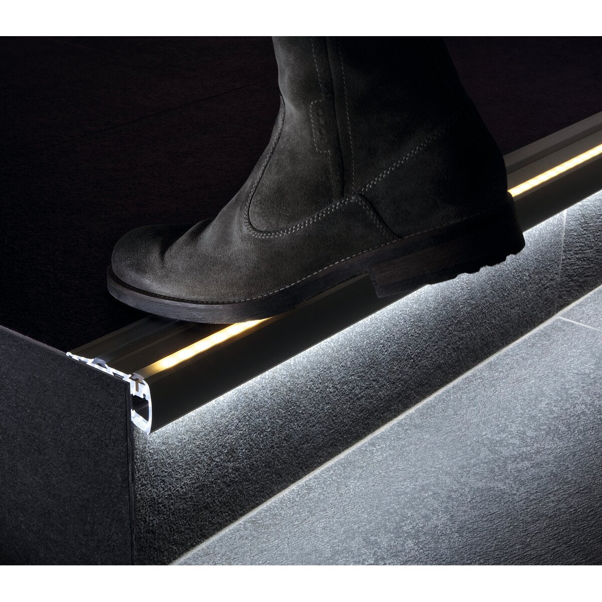 Profil STEP, schwarz eloxiert – Anwendungs-/Detailbild