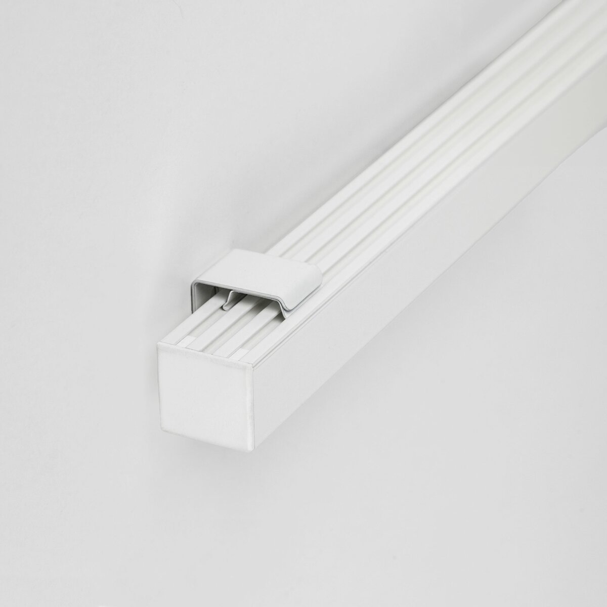 KLUŚ Befestigungsclip GIP-STN-90D, schwarz, rostfreier Stahl – Detail-/Anwendungsbild